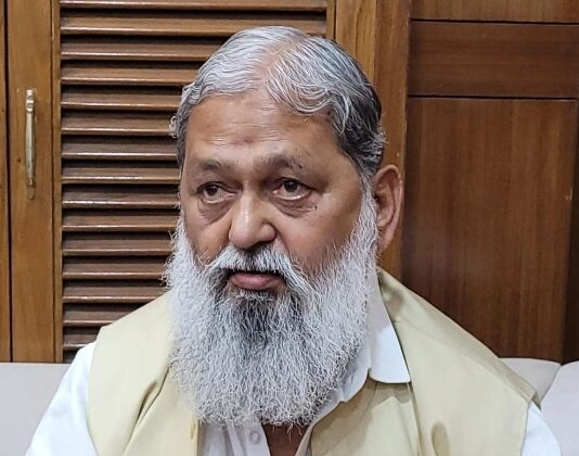 मंत्री ने बैठक में स्पष्ट कहा कि पर्यावरण और जनता के हितों से खिलवाड़ बर्दाश्त नहीं किया जाएगा।