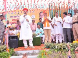 हरियाणा की सीमा से सटे राजस्थान के झुंझुनू जिले के गांव सोहली पहुंचे केंद्रीय मंत्री राव इंद्रजीत सिंह ने भी इशारों-इशारों में करारा जवाब देते हुए सियासी माहौल को और रोचक बना दिया।