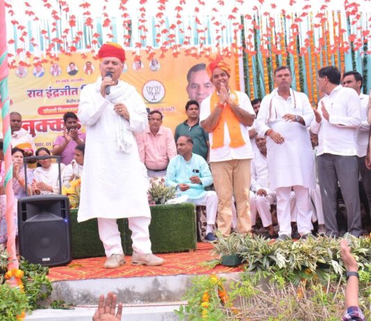 हरियाणा की सीमा से सटे राजस्थान के झुंझुनू जिले के गांव सोहली पहुंचे केंद्रीय मंत्री राव इंद्रजीत सिंह ने भी इशारों-इशारों में करारा जवाब देते हुए सियासी माहौल को और रोचक बना दिया।