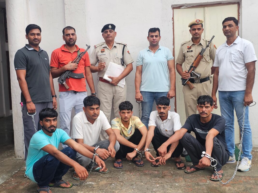 जहरीली शराब से मौत का मामला सामने आने के बाद हड़कंप मच गया वहीं आननफानन में गंभीर हालत में लोगों को जिला नागरिक अस्पताल पहुंचाया गया।