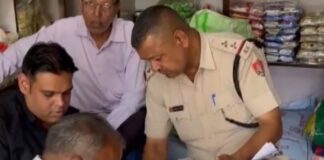 हिसार के पटेल नगर में स्थित एक दुकान पर अज्ञात हमलावरों ने चाकू से वार किया।