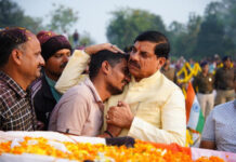 राजकीय सम्मान के साथ शहीद का हुआ अंतिम संस्कार: मोहित के भाई जीतू ने दी मुखाग्नि, पत्नी डेढ़ माह की गर्भवती करीब पांच साल पहले ही सेना में सिपाही के पद पर मोहित भर्ती हुए थे।