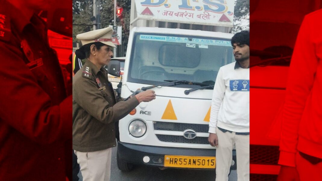 दिल्ली से सटे गुरुग्राम में सड़क हादसों पर लगाम लगाने के लिए पुलिस ने गलत दिशा में वाहन चलाने वालों के खिलाफ सख्ती बढ़ा दी है।