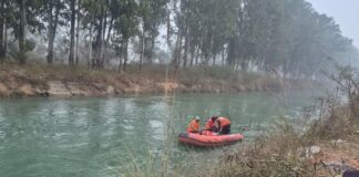 हरियाणा में आईएनएलडी नेता कुलदीप राठी के भाई जयदीप राठी की गोली मारकर हत्या कर दी गई। इस वारदात को अंजाम देने के बाद हत्यारों ने उनके शव को जला दिया।