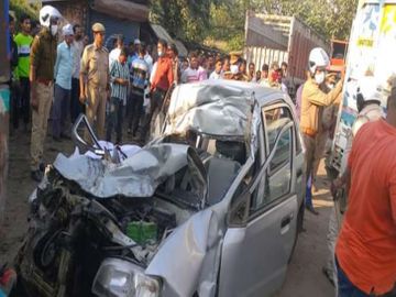 बहादुरगढ़ में एक बड़ा सड़क हादसा पेश आया है। सवारियों से भरे ऑटो को ऑल्टो कार ने टक्कर मार दी। इस हादसे में एक व्यक्ति की मौत हो गई और सात लोग घायल हो गए। बहादुरगढ़ में एक बड़ा सड़क हादसा पेश आया है। सवारियों से भरे ऑटो को ऑल्टो कार ने टक्कर मार दी। इस हादसे में एक व्यक्ति की मौत हो गई और सात लोग घायल हो गए।