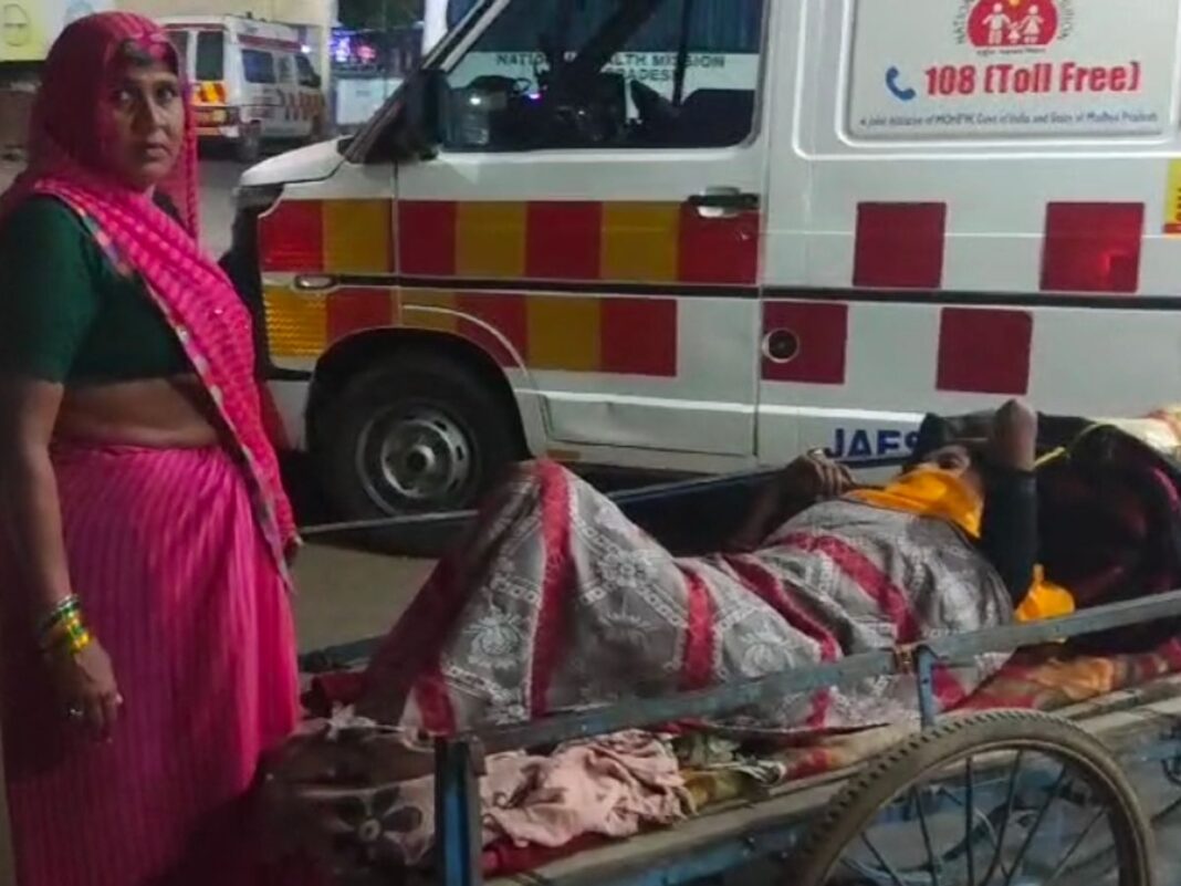 सरकारी स्वास्थ्य व्यवस्था की संवेदनहीनता एक बार फिर सामने आई है।