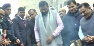 मुख्यमंत्री ने कुवि परिसर में करीब साढ़े पांच करोड़ की लागत से बनने वाले हॉकी एस्ट्रोटर्फ का शिलान्यास किया।