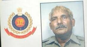 जिले के गांव राजपुर में दिल्ली पुलिस के रिटायर्ड सब-इंस्पेक्टर की बेरहमी से पीट-पीटकर हत्या कर दी गई।