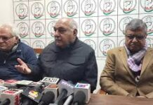 उन्होंने कहा कि उनके परिवार ने आजादी और जातिवाद के खिलाफ लड़ाई लड़ी है और जो व्यक्ति खुद जातिवाद की बात करता है, वह सबसे बड़ा जातिवादी होता है।