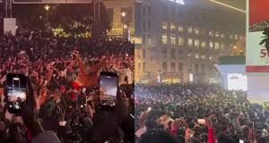 गुड़गांव समेत पूरे दिल्ली-एनसीआर में लोगों ने बड़े ही धूमधाम से नया साल मनाया। लोग शहर के प्रमुख जगहों पर न्यू ईयर सेलिब्रेट करते नजर आए।