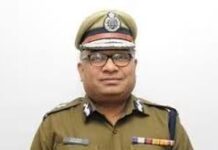 उन्होंने कहा कि जो आतंक फैला रहा वो आतंकवादी है, मगर ये कानून के तहत धाराओं में तब्दील नहीं किया जा सकता है।