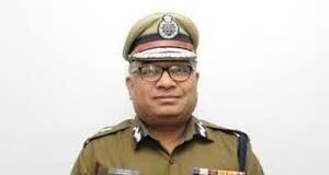 उन्होंने कहा कि जो आतंक फैला रहा वो आतंकवादी है, मगर ये कानून के तहत धाराओं में तब्दील नहीं किया जा सकता है।