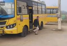 शिक्षकों ने बताया कि अवकाश के कारण पाठ्यक्रम कुछ पीछे रह गया है, जिसकी भरपाई के लिए अतिरिक्त कक्षाएं लगाई जाएंगी।