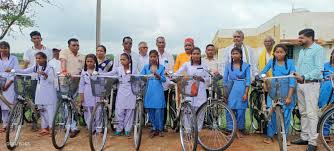 इस साइकिल मेला में विद्यार्थियों ने साइकिल पसंद की विभाग की तरफ से विद्यार्थियों को 20 इंची साइकिल के लिए 2800 रुपये और 22 इंची साइकिल के लिए 3000 रुपये दिए जाएंगे।