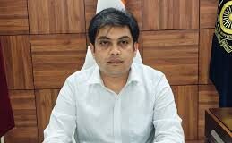 हांसी के पहले उपायुक्त राहुल नरवाल ने कहा कि हांसी के आसपास ग्रामीण क्षेत्र अधिक होने के कारण सरकार की योजनाओं का लाभ गांवों तक पहुंचाना उनकी प्राथमिकता रहेगी।