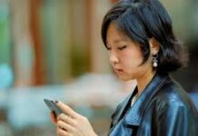 Are you dead ऐप चीन में सबसे ज्यादा डाउनलोड होने वाला पेड ऐप बन गया है। यह घर से दूर या फिर अकेले रहने वालों के लिए बनाया गया है।