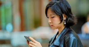 Are you dead ऐप चीन में सबसे ज्यादा डाउनलोड होने वाला पेड ऐप बन गया है। यह घर से दूर या फिर अकेले रहने वालों के लिए बनाया गया है।