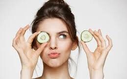 एक्ट्रेस और टीएमसी की पूर्व सांसद नुसरत जहां की खूबसूरती के चर्चे देश और दुनिया में फैले हैं। महिलाएं एक्ट्रेस के जैसी ग्लोइंग और स्पॉटलेस स्किन पाना चाहती हैं।