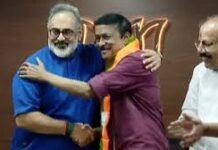 लेफ्ट के जान-माने चेहरे रेगी लुकोस गुरुवार को बीजेपी में शामिल हो गए हैं। बीजेपी के केरल मुख्यालय में प्रदेश अध्यक्ष राजीव चंद्रशेखर ने उनका औपचारिक स्वागत किया।