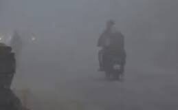 हरियाणा में ठंडी हवा के कारण ठिठुरन बढ़ गई है। सार्वजनिक स्थलों पर सुबह के समय लोगों की आवाजाही कम रही।