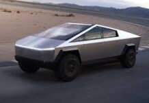 हिंदी फिल्म इंडस्ट्री के हंक माने जाने वाले पॉपुलर स्टार संजय दत्त की लग्जरी कारों से दीवानगी के बारे में सबको अंदाजा है