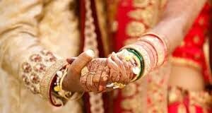 विधवा विवाह उपहार योजना के तहत राजस्थान सरकार विधवा महिलाओं को दोबारा शादी के लिए 51,000 रुपये की आर्थिक सहायता देती है, जिससे उन्हें नया जीवन शुरू करने में सहारा मिलता है।