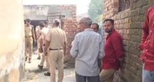 सोनीपत में व्यक्ति की हत्या का मामला सामने आया है।मृतक रामकिशन करीब एक साल से परिवार के साथ आशीर्वाद गार्डन में रह रहा था और वहीं चौकीदार का काम कर रहा था।