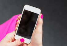 कई बार लोग एक नया फोन सिर्फ इसलिए खरीद लेते हैं क्योंकि वह अपने मौजूदा फोन से बोर हो गए होते हैं जबकि असल में उन्हें एक नए फोन की जरूरत बिलकुल नहीं होती।