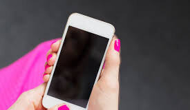 कई बार लोग एक नया फोन सिर्फ इसलिए खरीद लेते हैं क्योंकि वह अपने मौजूदा फोन से बोर हो गए होते हैं जबकि असल में उन्हें एक नए फोन की जरूरत बिलकुल नहीं होती।