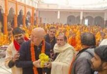 अनुपम खेर ने ‘वाराणसी’ में किए बजरंग बली और ‘महादेव’ के दर्शन, वीडियो किया शेयर; मांगी सभी के लिए दुआ नुपम खेर ने आज सोशल मीडिया पर मंदिर की यात्रा की तस्वीरें और वीडियो शेयर किए हैं।