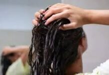 बालों को सुधारने के लिए हम सभी तरह-तरह के जुगाड़ लगाते हैं, लेकिन क्या आप जानते हैं कि हमारे घरों में एक ऐसा तेल रखा है, जो बालों की कई समस्याओं से राहत दिला सकता है।