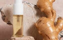 बालों का झड़ना कम करने के लिए नेचुरल ड्रिंक का उपयोग करें।