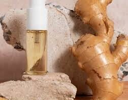 बालों का झड़ना कम करने के लिए नेचुरल ड्रिंक का उपयोग करें।