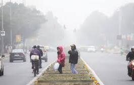 हरियाणा में इन दिनों हाड़ कंपाने वाली ठंड पड़ रही है। गुरुग्राम में तो सर्दी ने पिछले साठ सालों का रिकॉर्ड तोड़ दिया है। यहां शिमला से भी ज्यादा ठंड पड़ रही है।