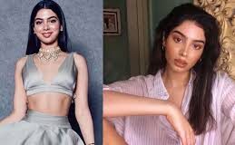 रुकने का नाम नहीं ले रही श्रीदेवी की बेटी, छोटी ड्रेस पहन छोड़ा पक्की सहेली को पीछे, खुशी की अदा पर अटकी नजर श्रीदेवी की छोटी बेटी खुशी कपूर का जलवा थमने का नाम ही नहीं ले रहा है। हर बार की तरह इस बार भी उन्होंने छोटी- सी ड्रेस पहनकर सारी लाइमलाइट लूट ली।