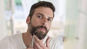 कई लोगों की दाढ़ी में कुछ सफेद बाल दिखने लगते हैं। ये बाल चेहरे पर अलग से ही चमकते हैं और बिल्कुल भी अच्छे नहीं लगते हैं।