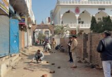 घटना करीब एक सप्ताह पहले हुई थी, जब शराब पार्टी के दौरान धक्का-मुक्की हुई और दोनों युवक-युवती खिड़की/छत से नीचे गिर गए थे।