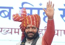 हिसार में मुख्यमंत्री नायब सैनी ने गांव किरमारा स्थित श्री कामेश्वर धाम पहुंचकर ब्रह्मलीन संत मुनि गिरी जी महाराज को श्रद्धांजलि दी और धाम के लिए 11 लाख रुपये की घोषणा की