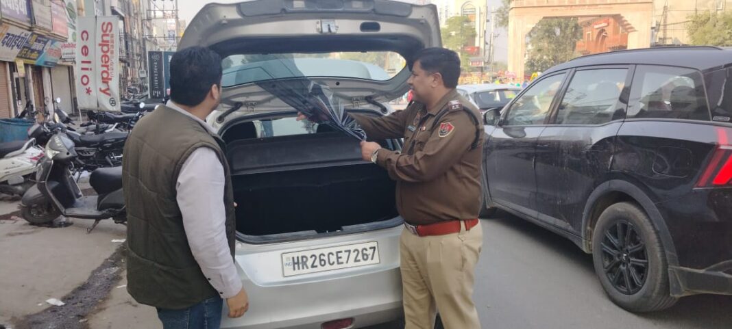 हरियाणा में ट्रैफिक पुलिस ने इस साल का सबसे बड़ा चालान ठोका है। ये चालान एक कार चालक को नियमों की धज्जियां उठाने पर ठोका गया है।