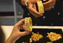 सोने और चांदी की कीमत में लगातार तीन दिन की गिरावट के बाद मंगलवार को तेजी लौटी।