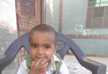 नाले में गिरने से तीन साल के बच्चे की मौत हो गई। बच्चा घर के बाहर खेल रहा था जिस दौरान ये हादसा हुआ।