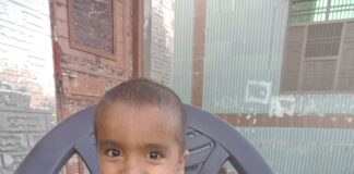 Haryana: खेलते हुए नाले में गिरा तीन साल का मासूम, हुई मौत; दो बहनों का इकौलता भाई था चिराग नाले में गिरने से तीन साल के बच्चे की मौत हो गई। बच्चा घर के बाहर खेल रहा था जिस दौरान ये हादसा हुआ।