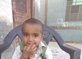नाले में गिरने से तीन साल के बच्चे की मौत हो गई। बच्चा घर के बाहर खेल रहा था जिस दौरान ये हादसा हुआ।