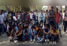 Hisar: सीएम के हाथों सम्मानित पर्वतारोही परीक्षा में नकल कराते धरा, गेट की परीक्षा में लिखवा रहा था उत्तर पर्वतारोही नरेंद्र परीक्षा केंद्र के बाहर ब्लू टूथ के माध्यम से प्रश्नों के उत्तर लिखवा रहा था।