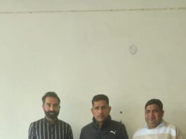 डबवाली रोड स्थित कंपनी संचालक के साथ हुई 33 करोड रुपए की गबन मामले में संलिप्त एक अन्य आरोपी दिल्ली से काबू । पुलिस अधीक्षक दीपक सहारन के नेतृत्व में गठित स्पेशल पुलिस टीम ने मामले में संलिप्त एक अन्य आरोपी को दिल्ली से गिरफ्तार किया है।