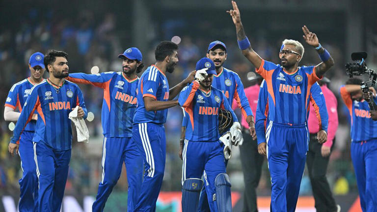 भारत के खिलाफ मिली हार के बाद पाकिस्तान पर टी20 विश्व कप से बाहर होने का खतरा मंडरा रहा है। भारत के खिलाफ मिली हार के बाद पाकिस्तान पर टी20 विश्व कप से बाहर होने का खतरा मंडरा रहा है।