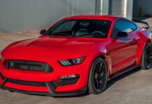 ईशान किशन हार्दिक पांड्या और सूर्य कुमार यादव जैसे प्लेयर्स की तरह की लग्जरी कारों के दीवाने हैं।