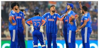 सुपर-8 के पहले मैच में हार से बिगड़ा भारत का गणित: नेट रन रेट बना नई टेंशन! सेमीफाइनल के लिए पूरा समीकरण समझिए दक्षिण अफ्रीका से 76 रन की हार के बाद भारत सुपर-8 ग्रुप में आखिरी स्थान पर है और उसका नेट रन रेट -3.800 हो गया है।