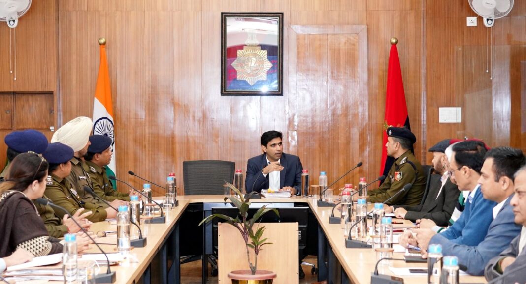 कई जिलों में अधिकतर अधिकारी विभागीय बैठकों में चले गए तो कुछ अधिकारी अवकाश पर रहे।