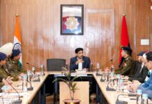 कई जिलों में अधिकतर अधिकारी विभागीय बैठकों में चले गए तो कुछ अधिकारी अवकाश पर रहे।